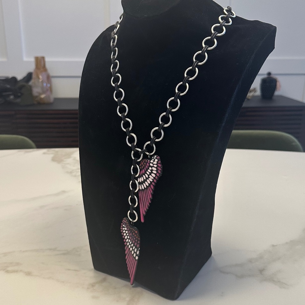 TOVA - Edgy Antique Pink and Silver Wing Pendant Statement Necklace - Picture 6 of 14